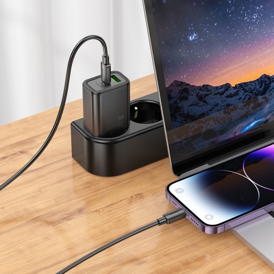 Сетевое зарядное устройство HOCO N63 Gentle 1xUSB + 1xUSB-C с Кабелем Type-C - Lightning, 3A, 30W, черный