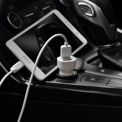 Автомобильное зарядное устройство HOCO Z12 Elite, 2xUSB с Кабелем USB - Lightning, 2.4A, белый