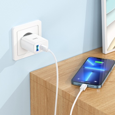 Сетевое зарядное устройство HOCO C105A Stage 1xUSB + 1xUSB-C с Кабелем Type-C - Lightning, 3A, 20W, белый