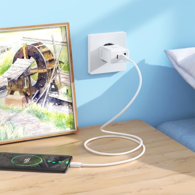 Сетевое зарядное устройство HOCO C126A Pure power 1xUSB + 2xUSB-C, 40W, белый