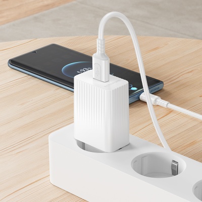 Сетевое зарядное устройство BOROFONE BAS72A Source 1xUSB, 18W, белый