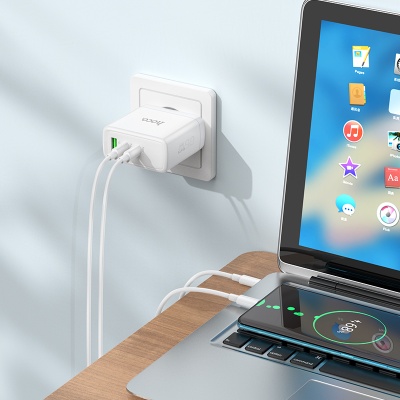 Сетевое зарядное устройство HOCO N30 Glory 1xUSB + 2xUSB-C, 65W, белый