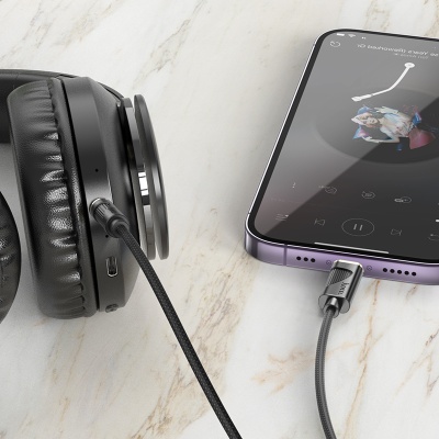 Аудиокабель HOCO UPA30 Friend AUX Jack 3,5 (m) - Lightning (m), 1 м, черный